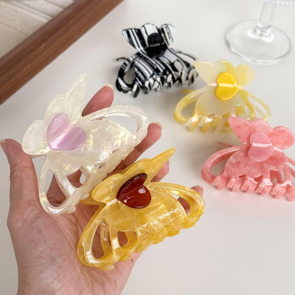 Dorei Accessories Snygg Hårklämma i Acetat med Hjärta och Fjäril för Eleganta Uppläggningar