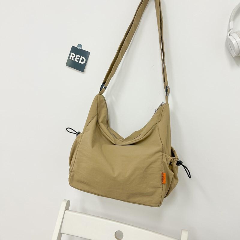 Large-capacity Simple Tooling Wind Messenger Bag Women's Solid Color Lightweight Tote Bag 2025 Summer New Sports Shoulder Bag