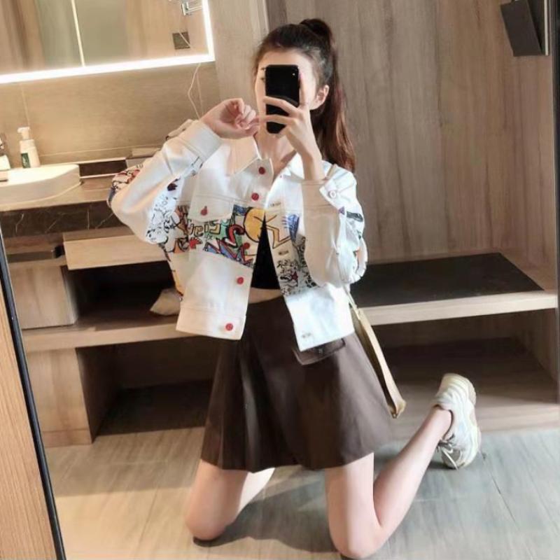 Giacca di jeans bianca da donna con personalità alla moda Giacca con utensili Graffiti Casual Cappotto corto da strada stile college coreano Chic Y2k