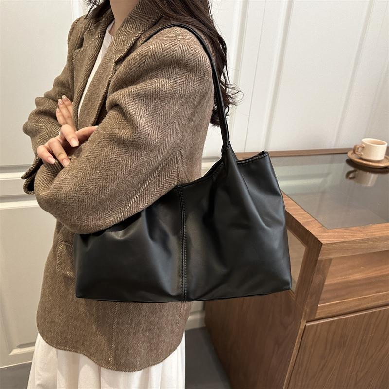New large-capacity commuter bag women's popular shoulder underarm bag casual versatile fashion simple tote bag
