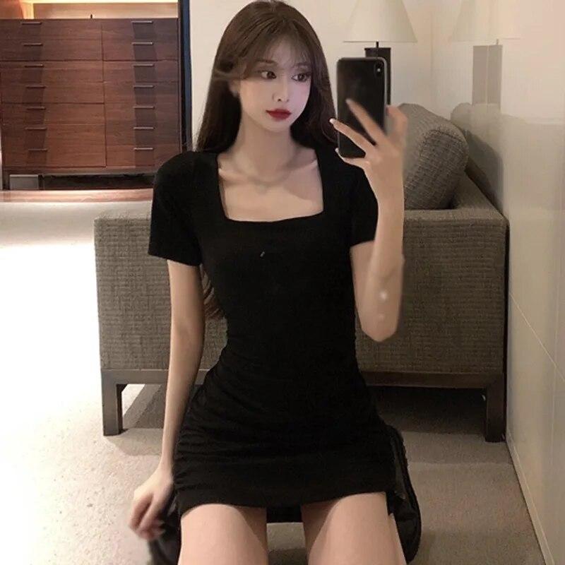 Schlanke, rückenfreie, kurze Ärmelkleider für Damen mit quadratischem Kragen