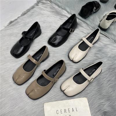 Women Flat Women's Square Toe Retro Single Shoes One Word Buckle Shallow Mouth Mary Jane Shoes Split Toe Shoes Sandals