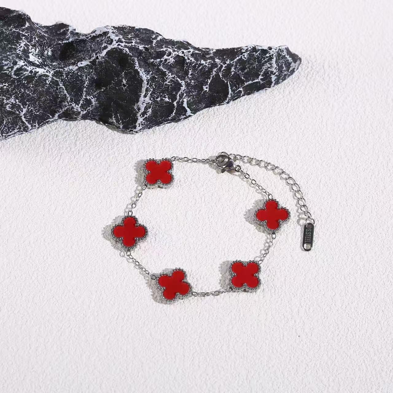 Элегантный браслет из титановой стали в виде четырехлистника с пятилепестковым дизайном