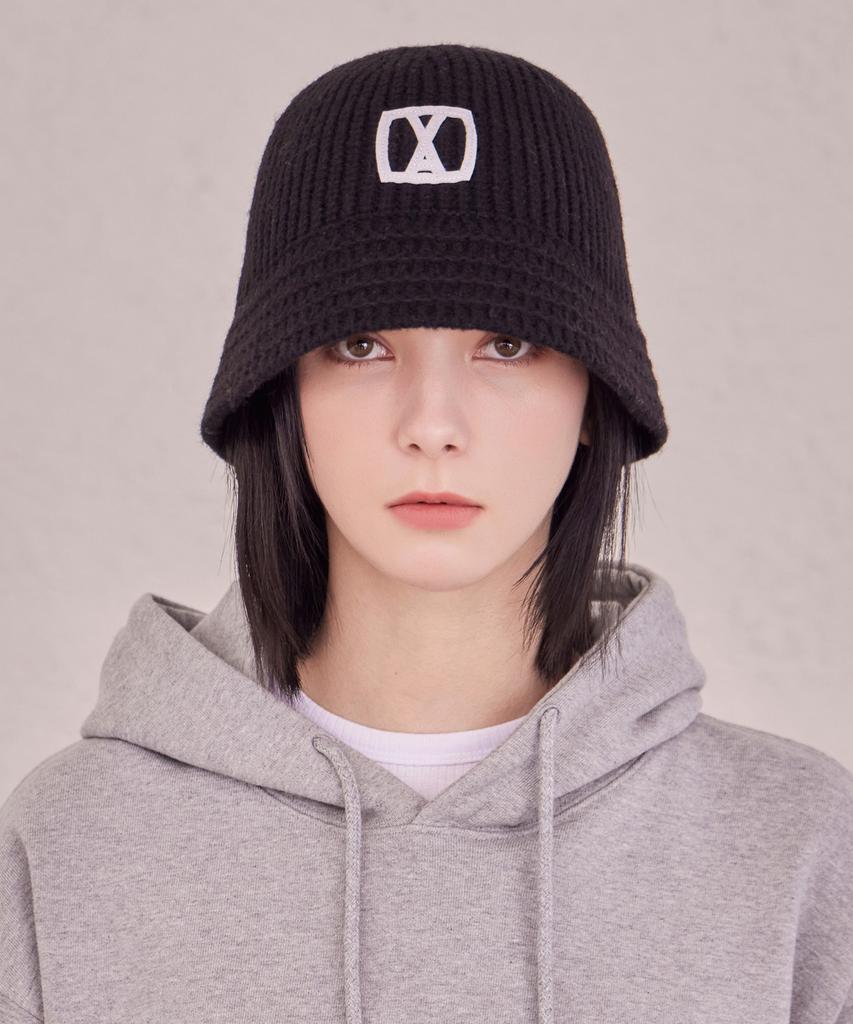 Bajal Va Square Applique Knit Bucket Hat Black