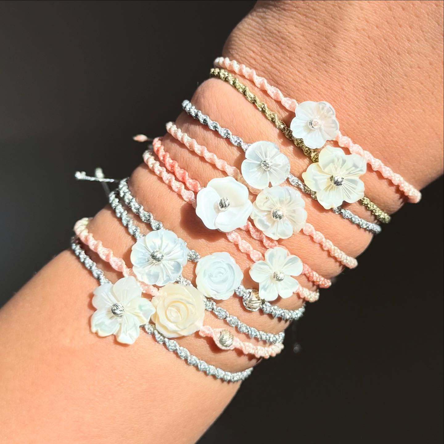 Personalized Bracelet Rose Petal Pendant Colored Braided Rope Bracelet Electroplated Gold Color Retention