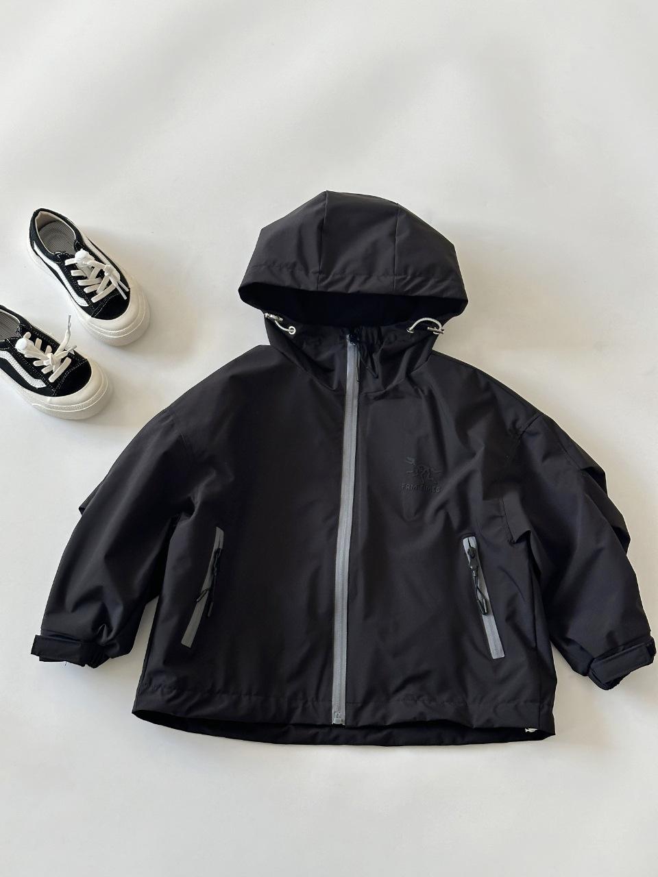 

Верхняя одежда для мальчиков 2024 и коллекция, новый детский топ среднего и большого размера в западном стиле, куртка-пулемет для мальчиков, трендовая детская куртка