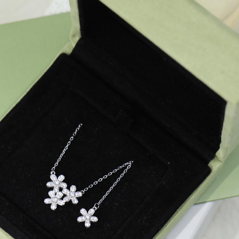 Flower Necklace Lucky Grass S925 Pure Silver Material Anti Allergy Electroplated 18k Blossom Ear studs Rings Jewelry set gift