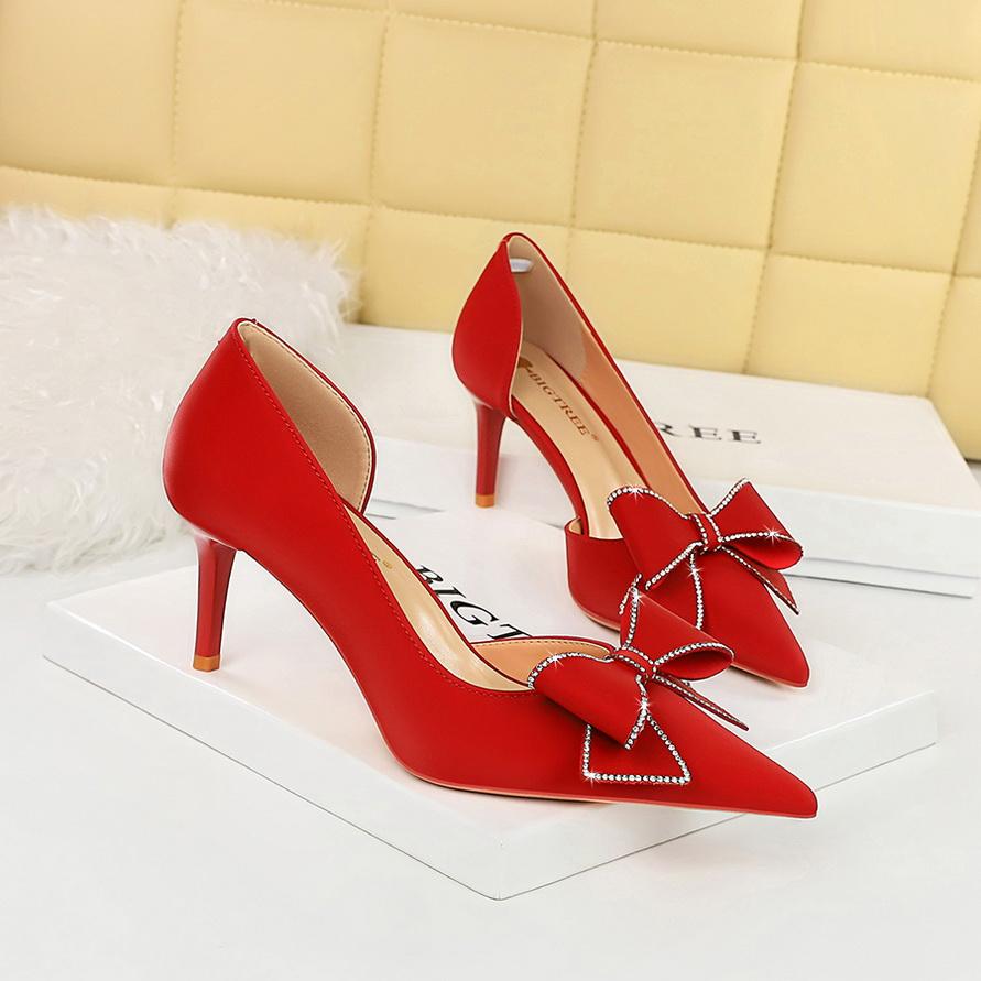 Женские туфли на высоком и тонком каблуке — фото 8