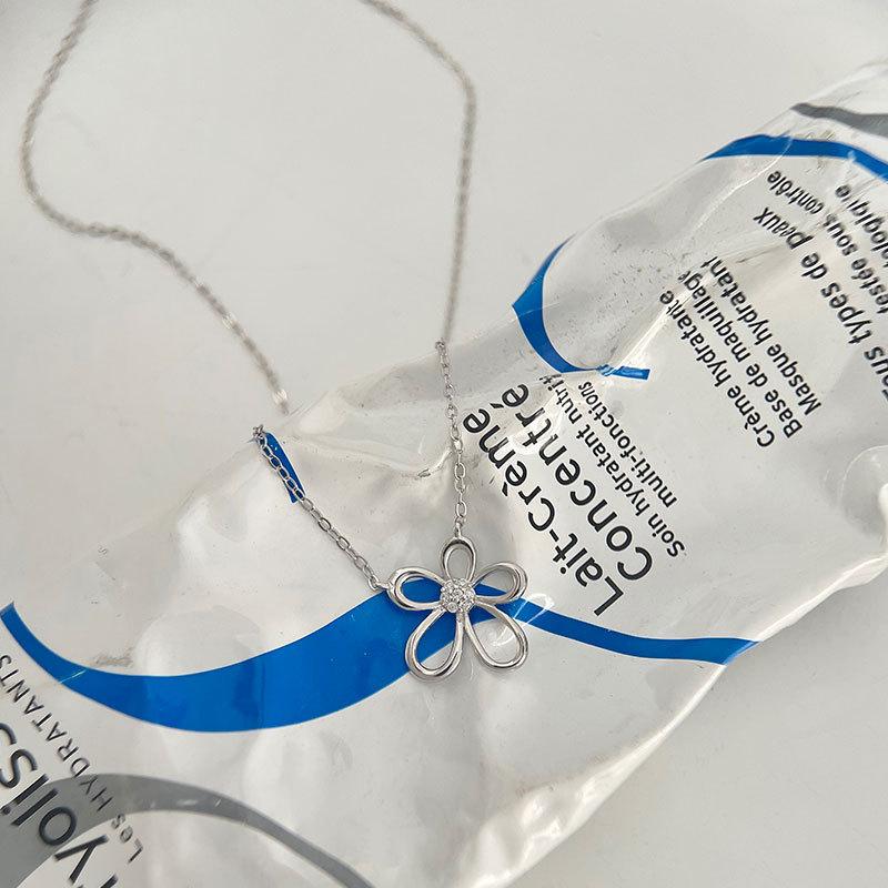 Small Fresh Hollow Flower Necklace, Sweet Summer, Small Crowd Atmosphere, Collar Chain New Style