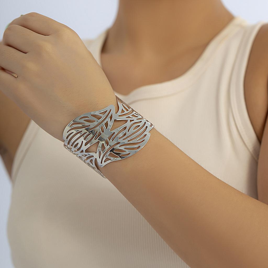 IngeSight.Z 6 Stili Esagerati Traforati Polsini Larghi Braccialetti Aperti per Donne Punk Grande Fiore & Foglie Braccialetto da Polso Gioielli