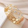 Euro-American Stainless Steel Rhinestone Honeycomb Bracelet - Fashion Light Luxury Titanium Design.