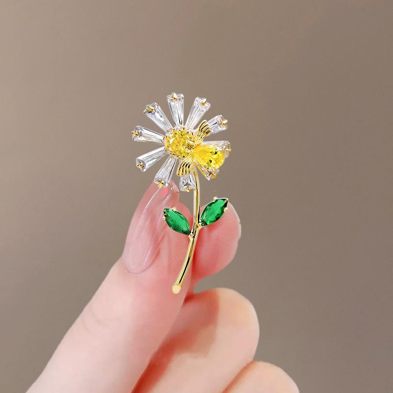 High End Sunflower Brooch For Women, Exquisite Suit Chest Flower, Temperament Coat Brooch, Elegant And Versatile Clothing Accessories