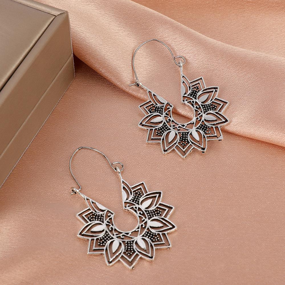Boho Retro Metalowe Kolczyki z Pustym Kwiatem
