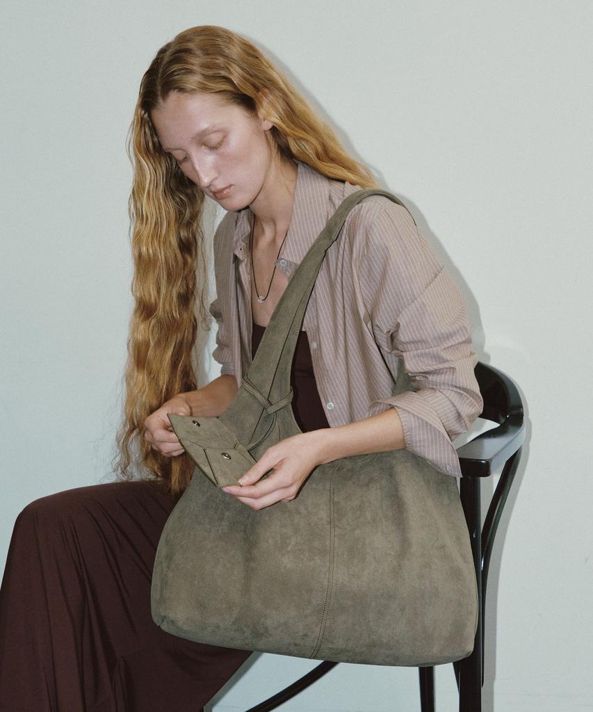 Taeseoul Leaf Hobo Suede Bag (Olive Green)