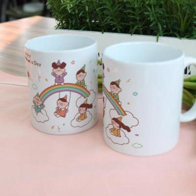 Pd708-Designmugg 2-pack-Barnens dag (Regnbåge)
