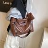 Retro Large-Capacity Soft-Sided Tote Bag, Female Popular Messenger Bag, Fashionable Underarm Bag.