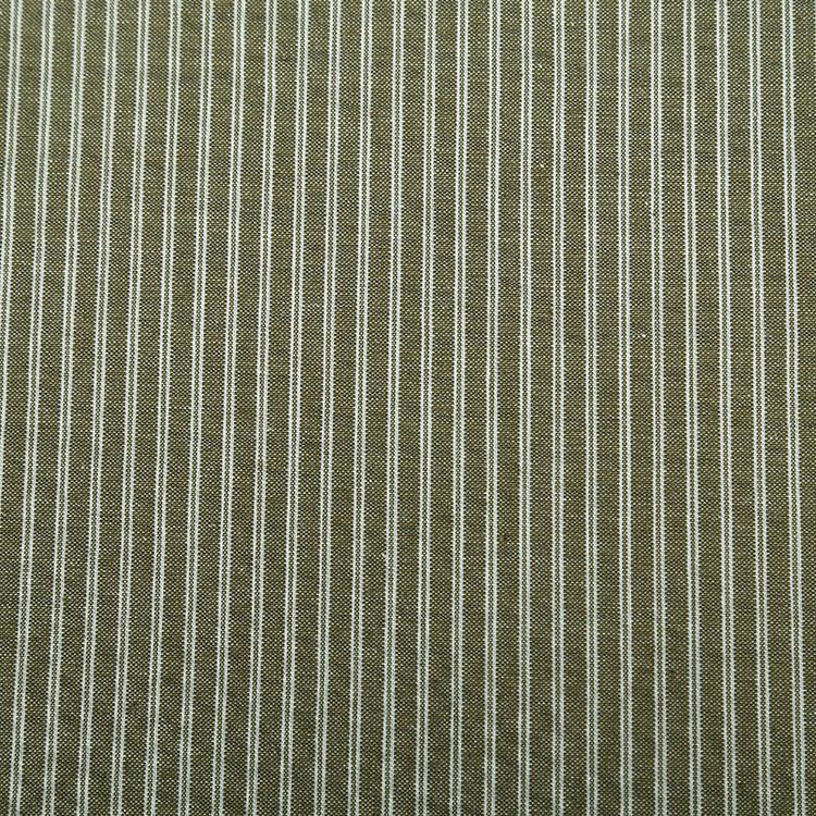 „Gepunkteter, garngefärbter Baumwollstoff mit Streifen für klassische Herren-, Damen- und Kinderbekleidung sowie Hemdblusenkleider“