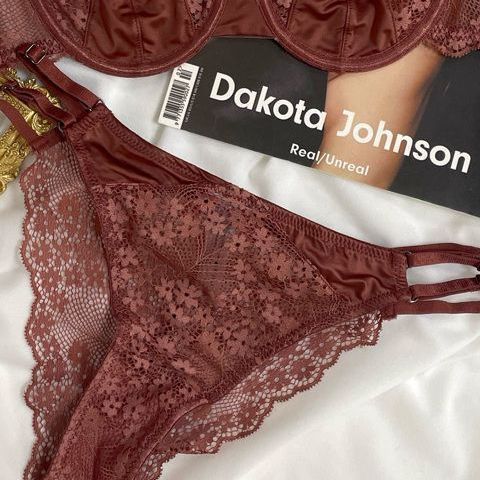 [People's Collection] Big breasts show small breasts, light half a cup of underwear in summer, women's French sexy, with steel rings gathering