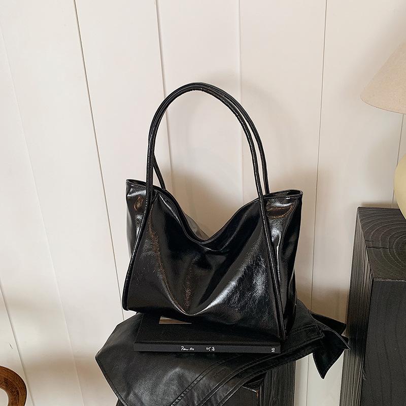 Super retro large-capacity bag women's autumn and winter 2025 new trendy niche tote bag versatile shoulder underarm bag