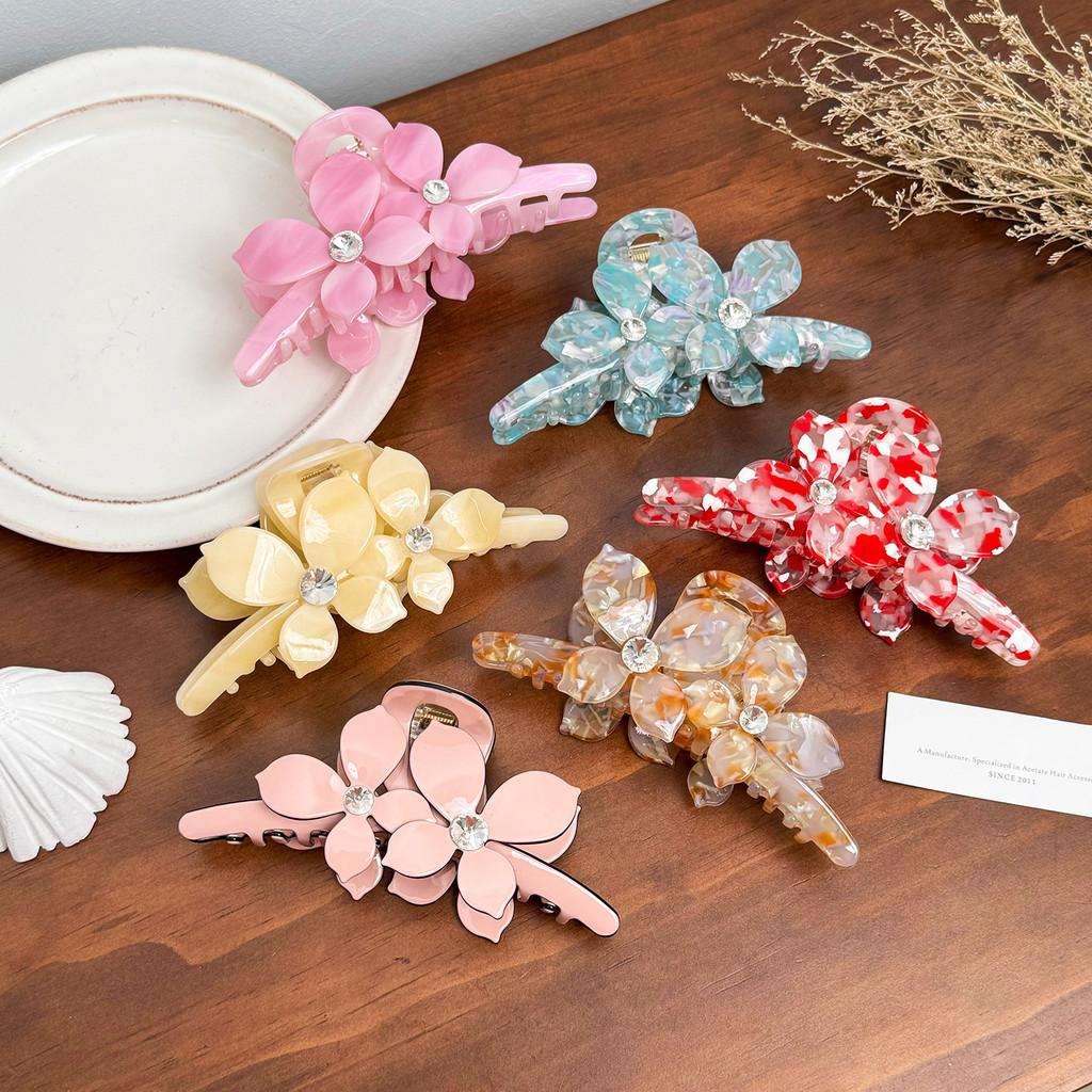Elegant Oversized Floral Acetate Hair Claw Clip For Sophisticated Women In Spring 2024