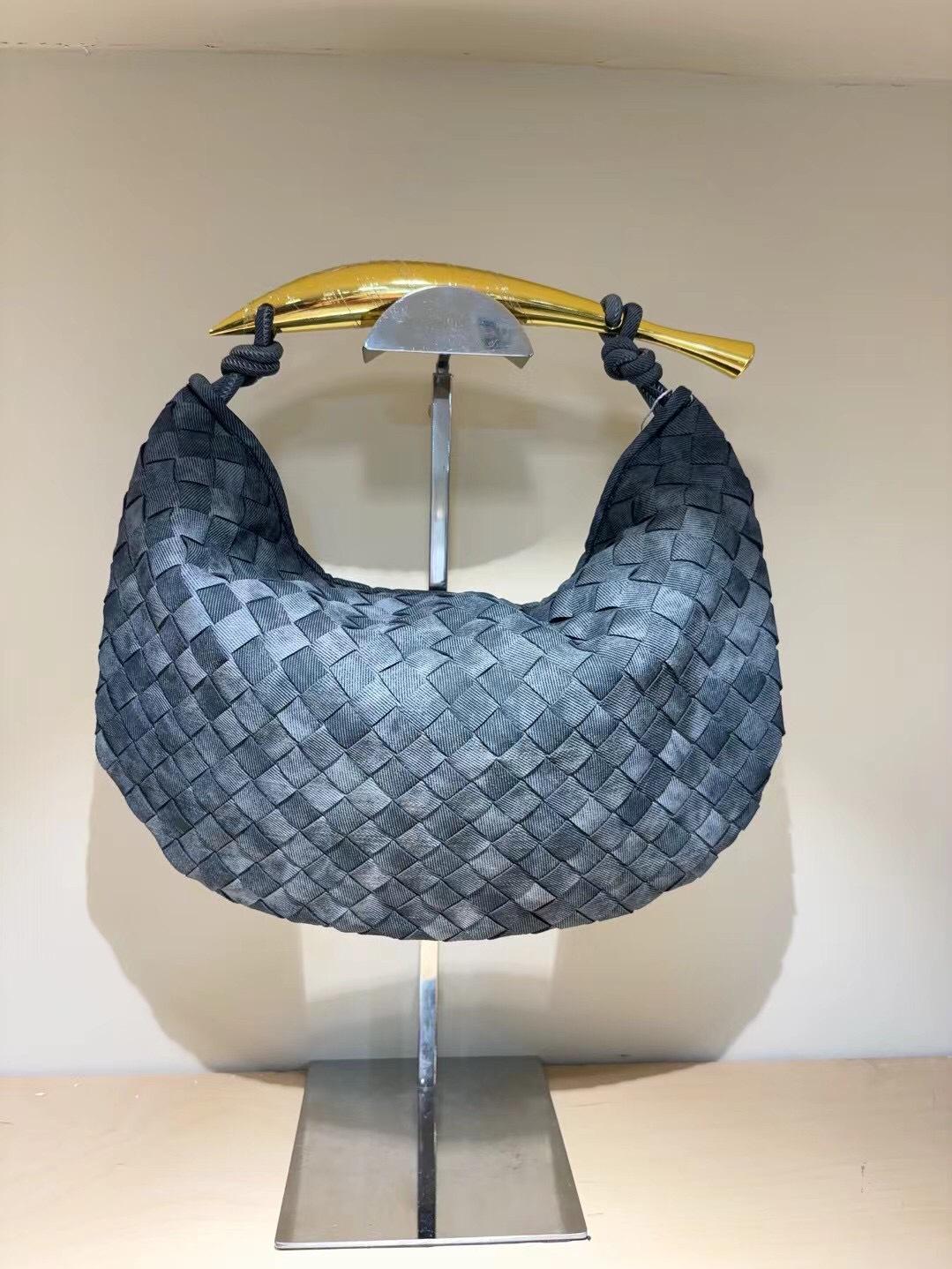 

Sardine Handbag 2024: Autumn/Winter Woven Dumpling Shoulder Bag 35*4*20 cm сірий колір/синій