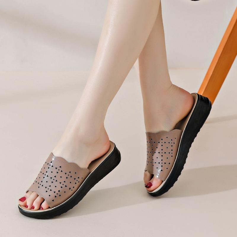 ~~ First layer cowhide mother cool slippers, summer leather soft-soled women's shoes medium and old non-slip sandals