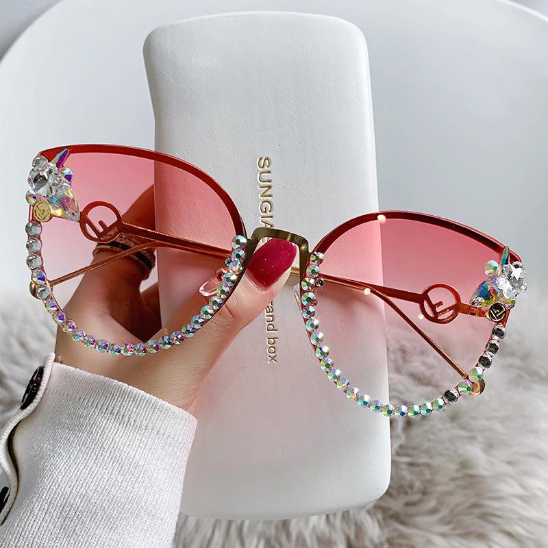 

Ретро сонцезахисні окуляри «котяче око», інкрустовані діамантами, сонцезахисні окуляри з великою оправою, жіночі сонцезахисні окуляри з металевими дужками та порожнинами [source factory straight hair]