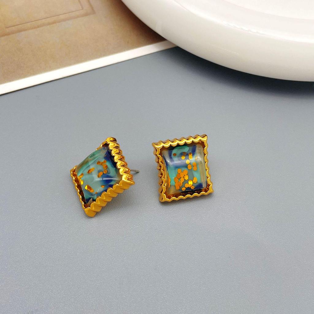 Qingdao Iridescent Geometric Wave Resin Stud Earrings: High-End Retro Fashion for Women