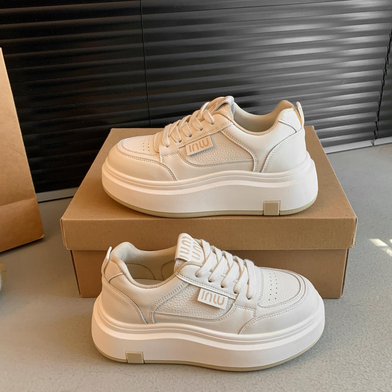 

Platform white shoes women s spring 2025 new versatile casual heightening bread shoes super fire soft sole lightweight board shoes 40
