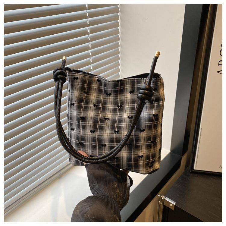 Polyester Highquality Trendy Black Bow Bucket Handbag For Women With Soft And Design Spacious