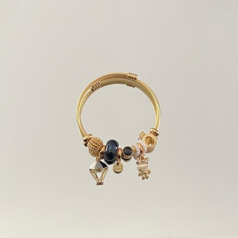 Stainless Steel Bracelet For Women With Bunny Pendant Elegant Jewelry For Gift Giving