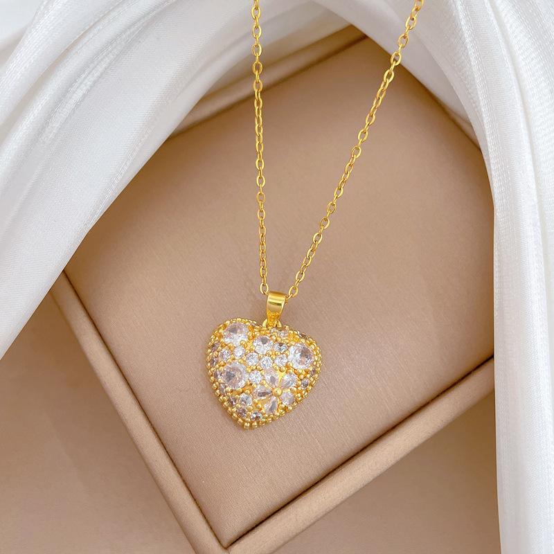 Women's Versatile Love Light Luxury Palace Style Necklace