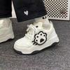 Student süße Katzenkralle Brotschuhe 2024 Herbst neue Sport vielseitige dicke Sohlenschuhe lässige kleine weiße Schuhe Damen