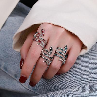 Anello Rosso Regolabile a Forma di Serpente Femme Fatale per Tutti i Generi