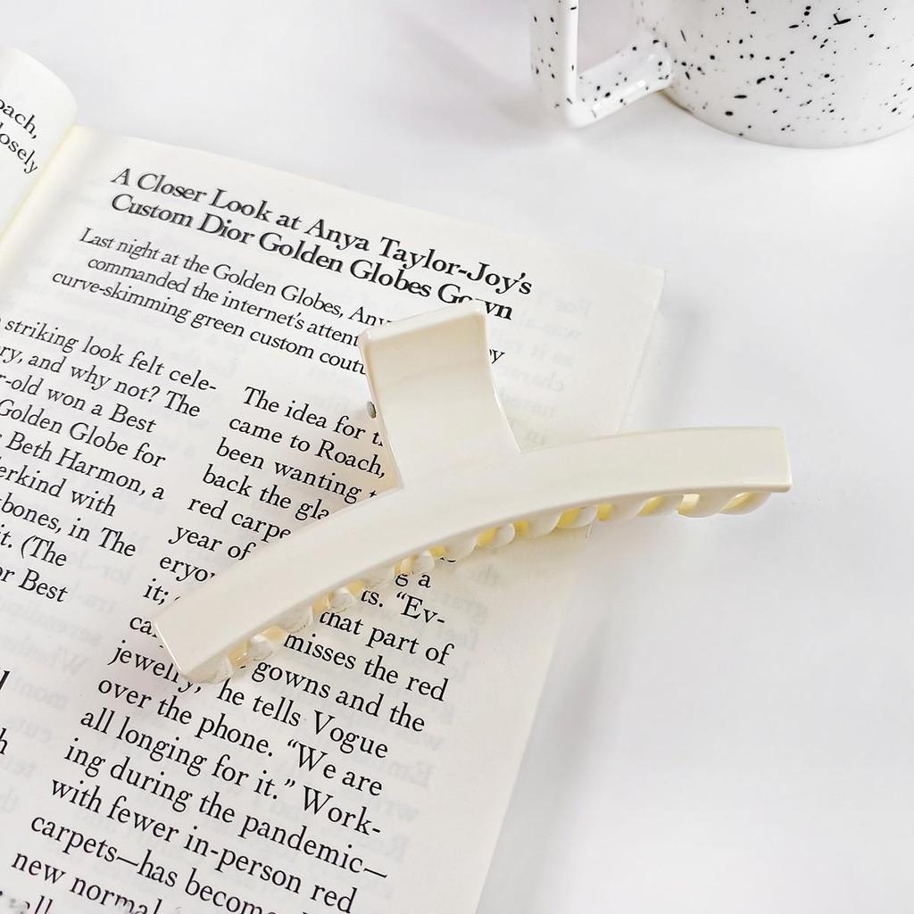 Korean Style Semi-Circular Transparent Hair Clip for Women's Updos - High-End Hollow Shark Clip