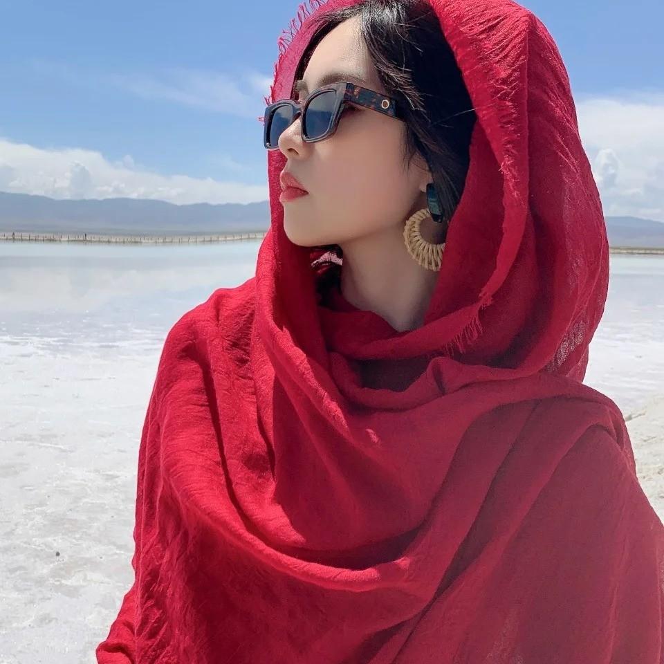

New autumn and winter long solid color cotton and linen scarf women s travel beach towel sunscreen scarf shawl коричневий