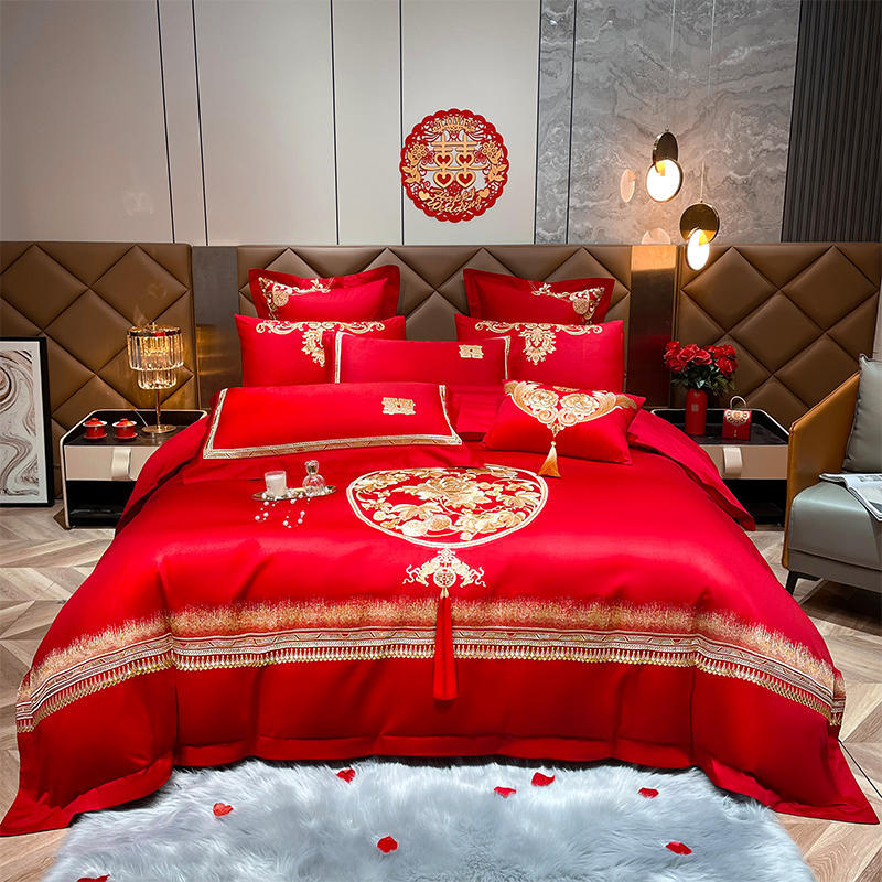 Vierteiliges Hochzeitsset aus reiner Baumwolle im chinesischen Stil mit bestickter leuchtend roter Stickerei und zehnteiligem Hochzeitsbettlaken und Bettbezug