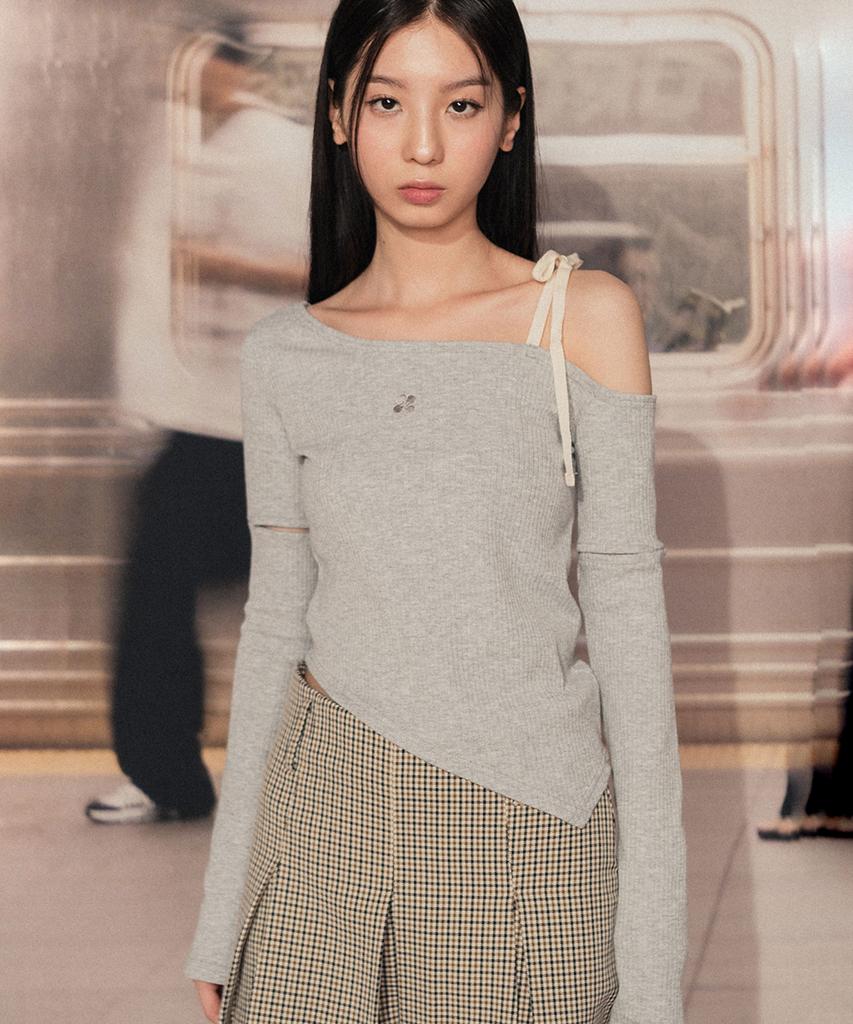 HIGH SCHOOL DISCO One-Shoulder Ribbon Cutout Knit Gray