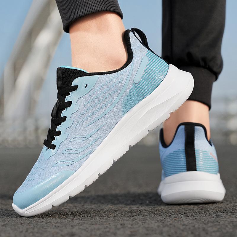 

Sneakers men s new breathable mesh lightweight running shoes in summer 2025 men s outdoor non-slip and wear-resistant casual shoes tide 39