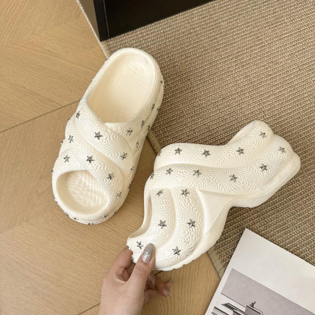 Increase Internet celebrity beach one word cool slippers 2025 summer new fashion thick bottom star slippers women wear