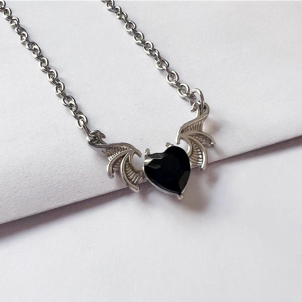 Charm Gothic Sliver Color Devil's Wing Bat Wings Red Heart-shaped Glass Crystal Pendant Necklace for Women Halloween Jewelry