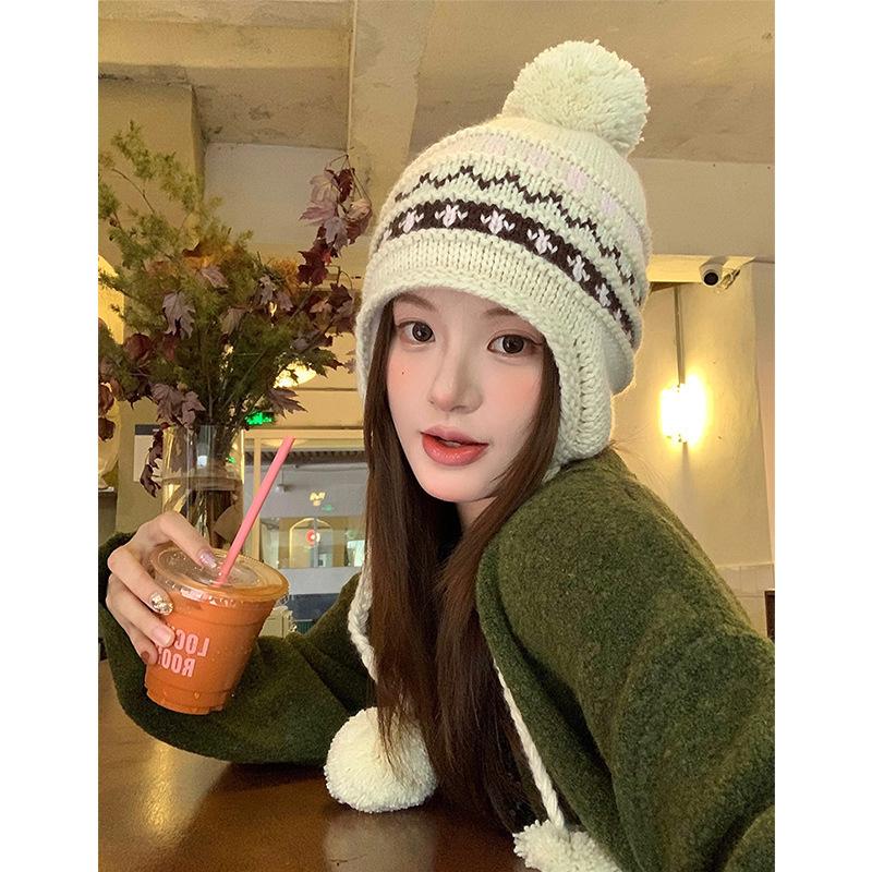 Autumn and winter Korean retro hairball knitted wool hat women's thickened cold-proof and warm ear protection Lei Feng hat shows small face