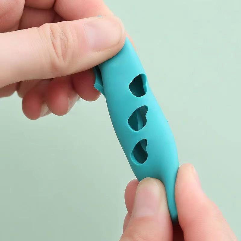 4/8/12Pcs Silicone Pan Handle Cover Heat Insulation Cover Pot Ear Clip Non-slip Steamer Casserole Pan Handle Holder Kitchen Tool