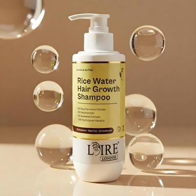 Loire Reiswasser Shampoo (250 ml) Für dickeres und stärkeres Haar, Kontrolliert Frizz, Reinigt die Kopfhaut gründlich, Frei von Parabenen und Sulfaten