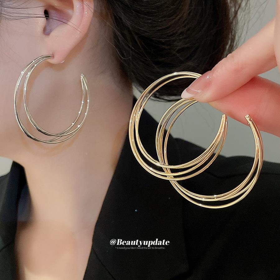 Silver Needle Geometric Metallic C-Shaped Stud Earrings – Stylish, Versatile, and High-End Ear Jewelry