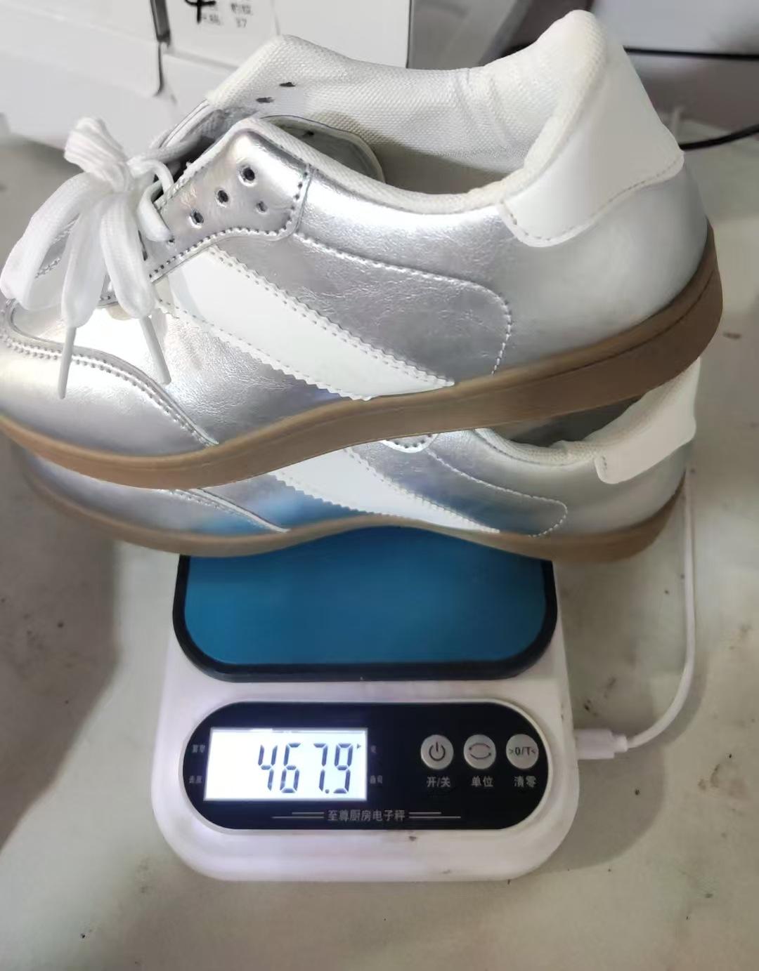 

Foreign trade large size autumn and winter new casual flat shoes shallow mouth versatile European and American sports board shoes German training whi 43 серебряный