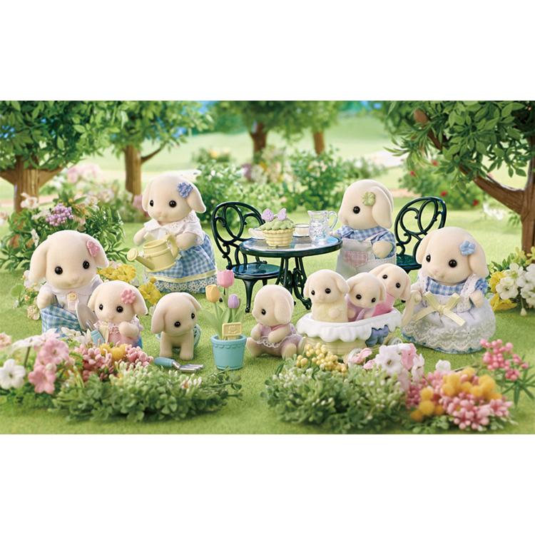 5735 Sylvanian Families Flora Rabbit Family Doll Set