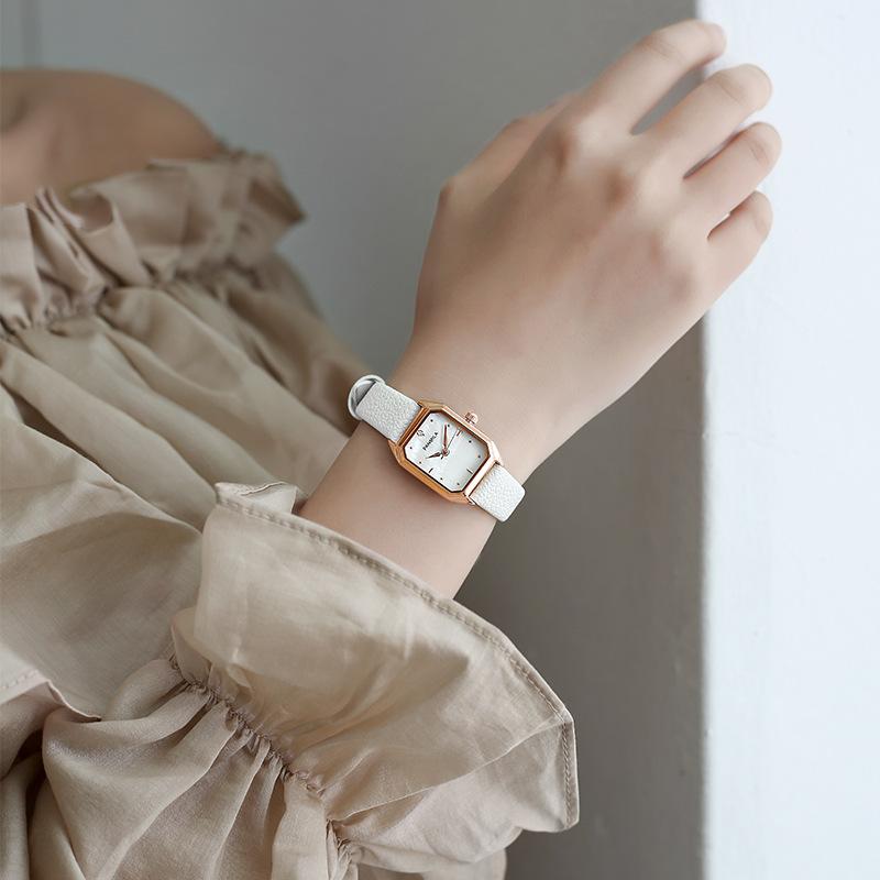 Nueva Carcasa de Reloj Superficie Temperamento Simple Reloj de Mujer Retro Reloj Cuadrado Pequeño Reloj de Pulsera Reloj Pequeño Verde