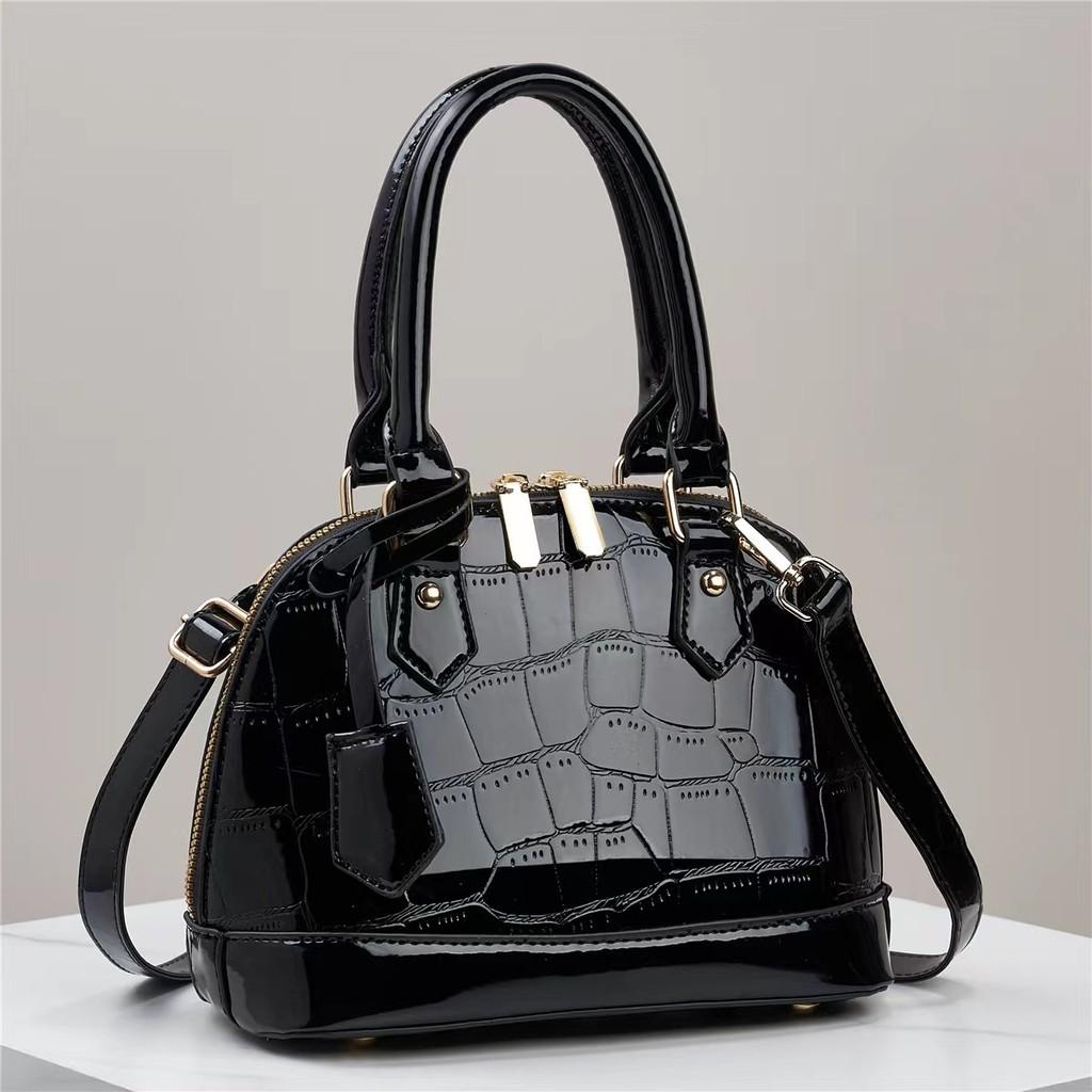 Solid Pu Color Shell Shaped Handbag With Mobile Card Pouches For Outings Casual