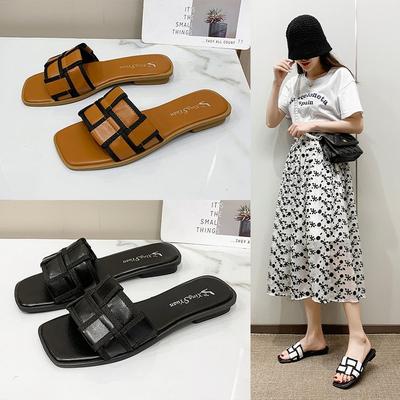 Koreanische Version des neuen Sommerdesigns, quadratischer Zehenbereich, offen, französische flache Sohle, lässige Strand-Sandalen, Damenbekleidung
